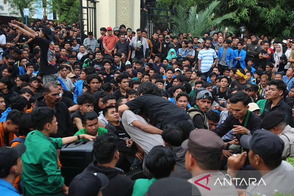 FOTO - Demo aliansi rakyat Aceh berlangsung damai
