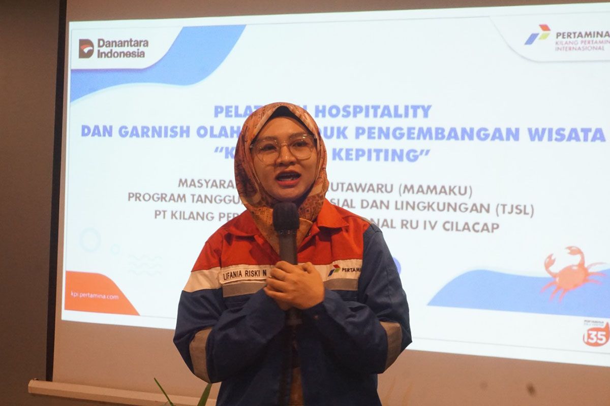 Kampoeng Kepiting Kutawaru dapat pelatihan hospitality dari Kilang Cilacap