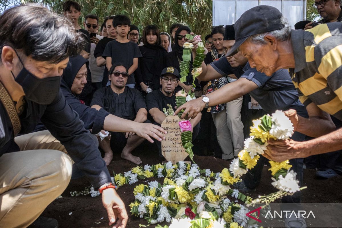 Indonesian music mourns the passing of Acil Bimbo