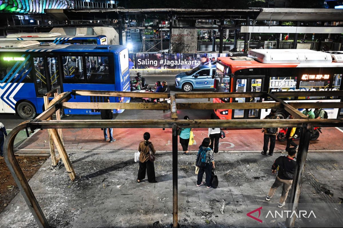 Jakarta's burned Transjakarta bus shelters to resume service soon