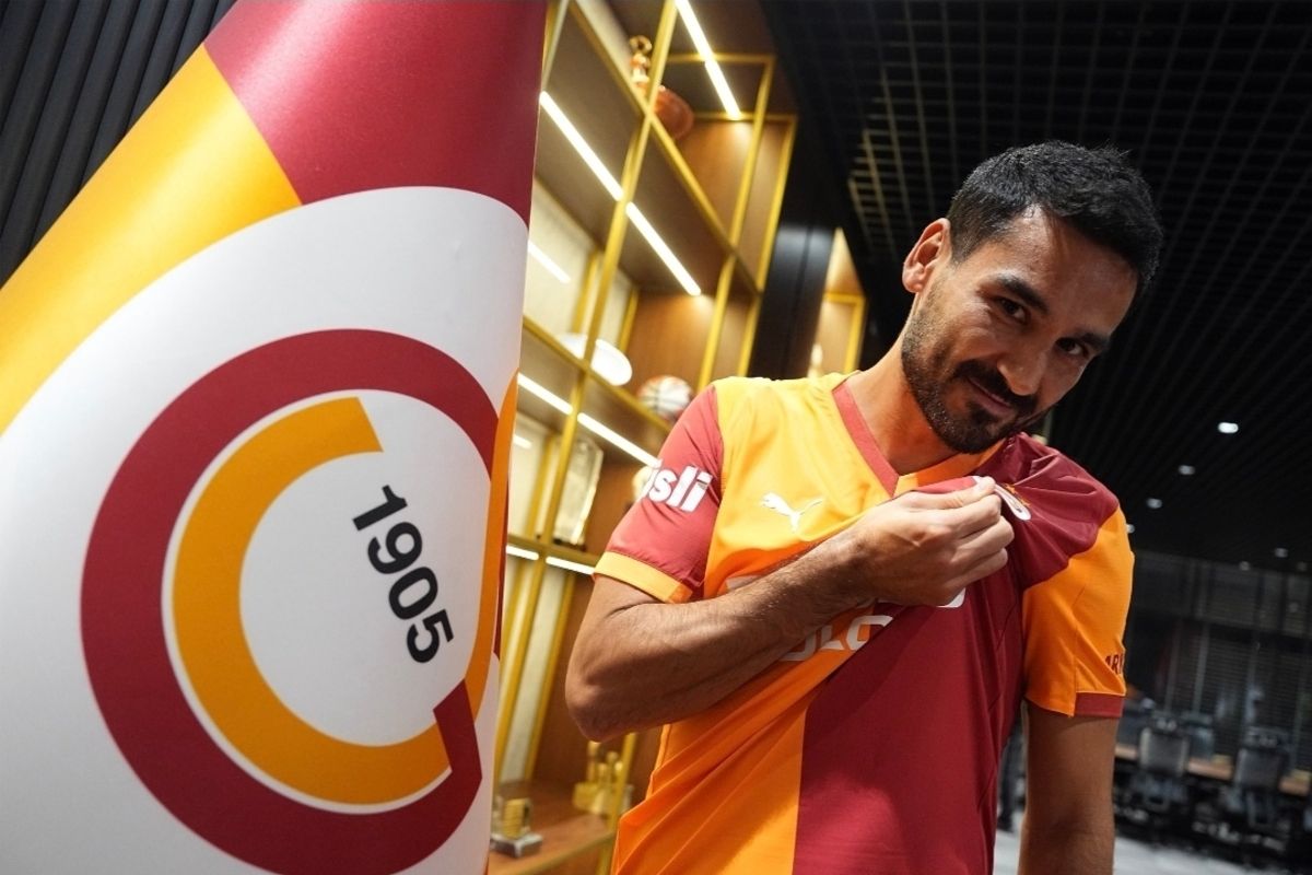 Ilkay Gundogan berseragam Galatasaray setelah tinggalkan Man City