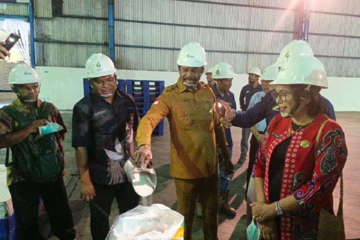 Waropen studi banding pengelolaan industri gula ke Banyuwangi
