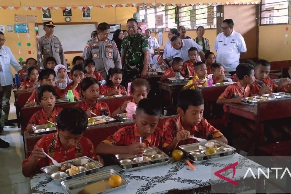 1.021 siswa di Biak NUmfor dapat Makan Bergizi Gratis