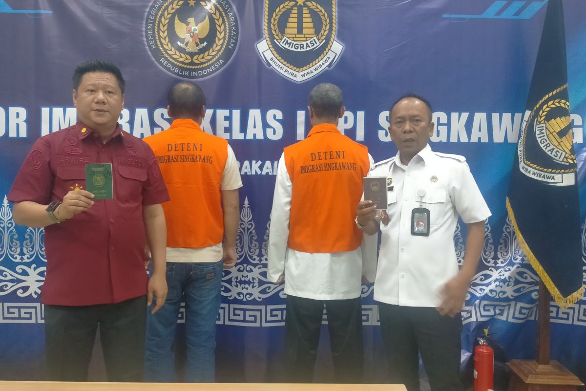 Singkawang Immigration arrests two foreigners for visa violations