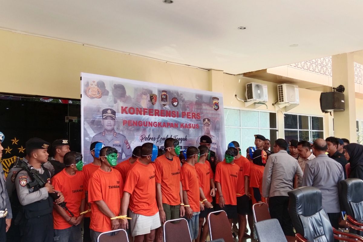 Polres Lombok Tengah mengangkap 32 tersangka kasus kejahatan