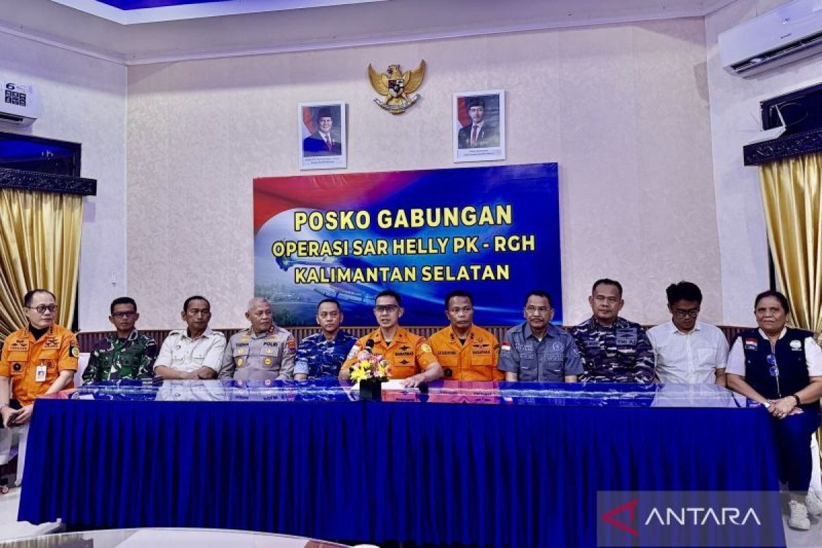 Tim SAR evakuasi satu korban helikopter jatuh di hutan Mentewe Kalsel