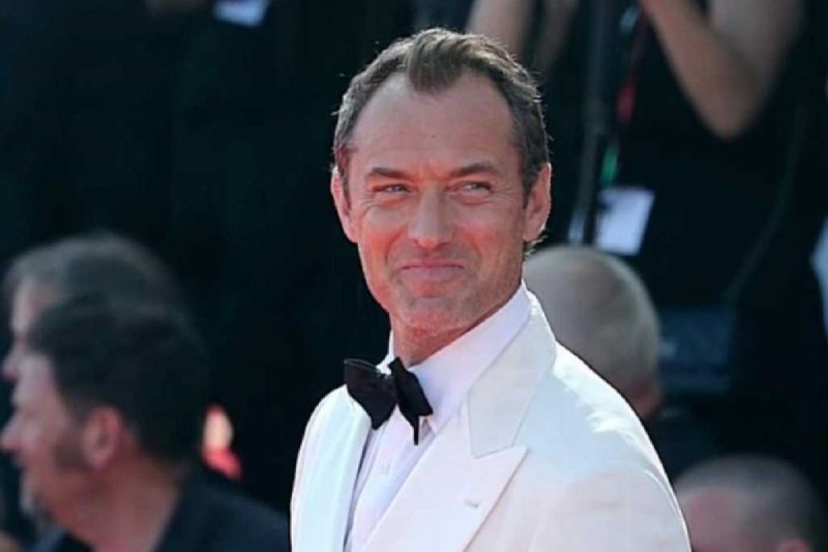 Jude Law Mantap Jadi Putin di Film 'The Wizard of the Kremlin'