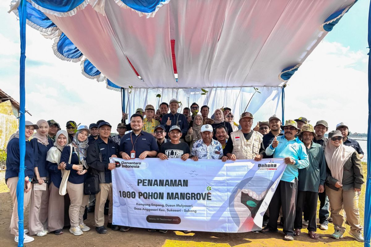 Teguhkan Komitmen Pelestarian Lingkungan, Dahana Tanam 1.000 Mangrove di Pesisir Subang