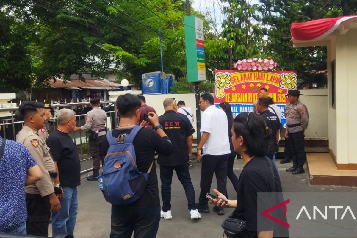 Demo pro jurnalismedia siber di Kejari Manado