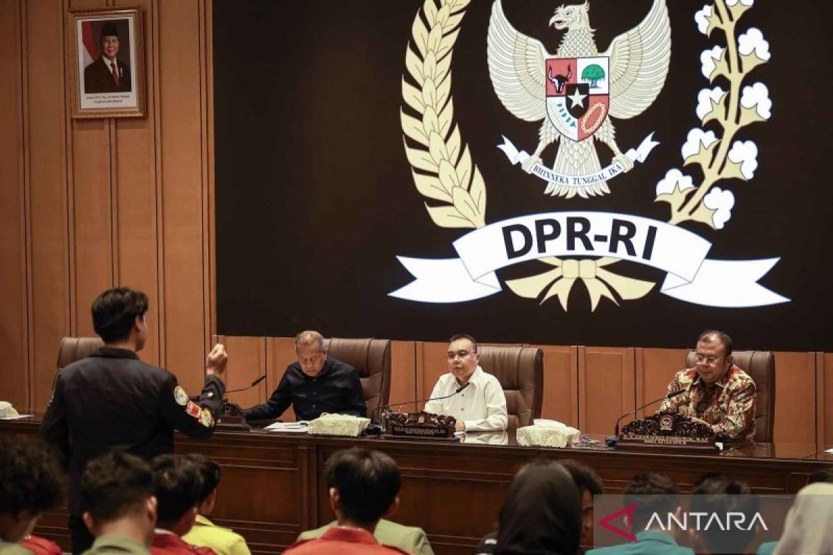 DPR pastikan bakal respons tuntutan 17+8