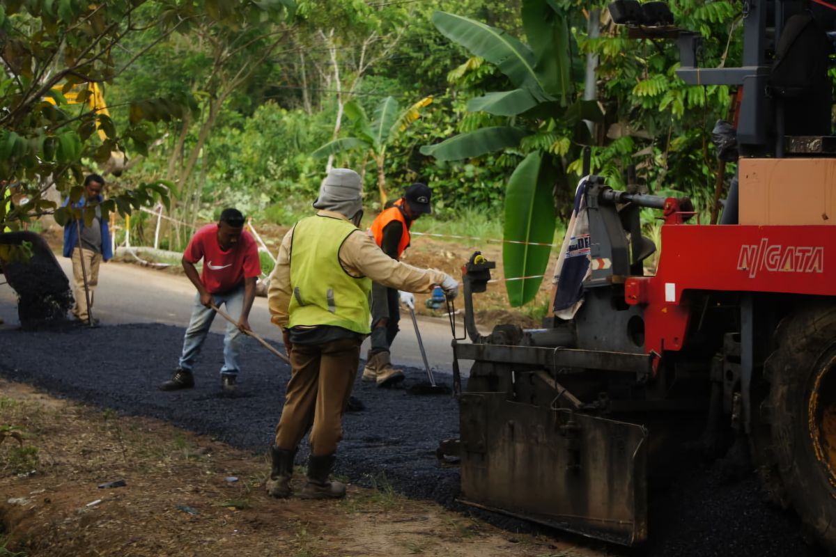 Dinas PUPRP Kepri perbaiki jalan nusantara arah Tanjungpinang-Kijang