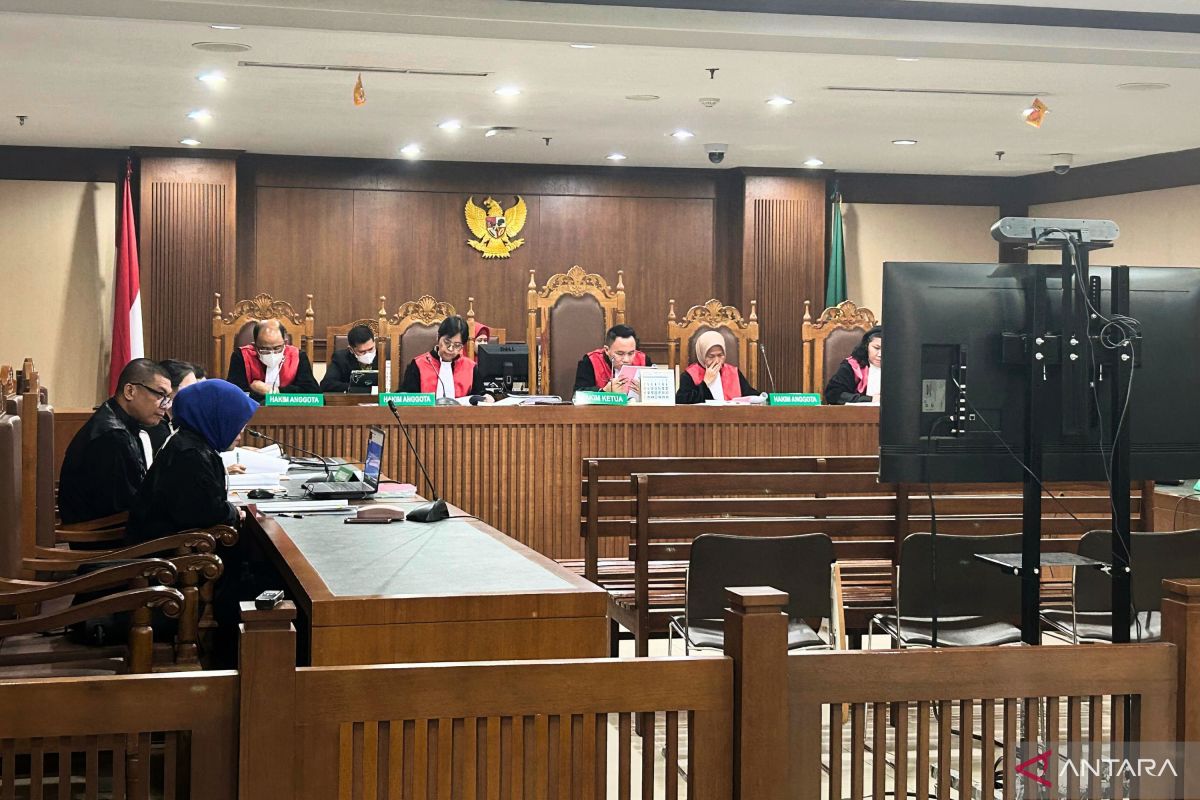 Lima terdakwa kasus korupsi Bank Jatim rugikan negara Rp299,39 miliar