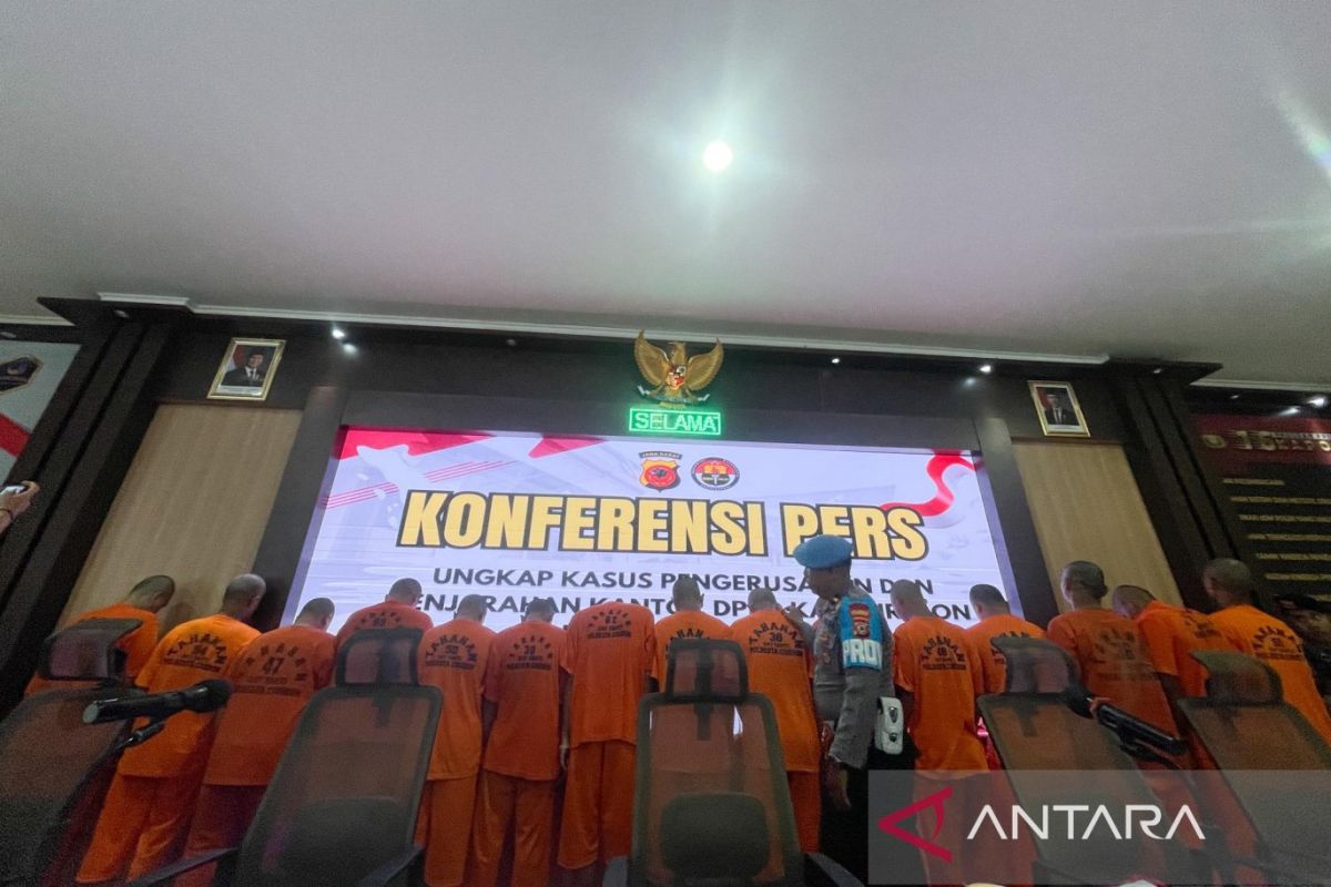Polisi tetapkan 28 tersangka kasus penjarahan gedung DPRD Cirebon