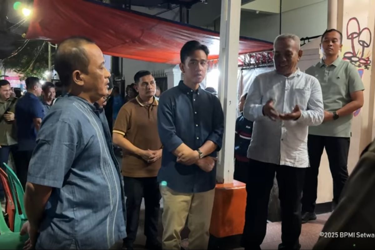VP Gibran tours Jakarta areas after protests to boost security