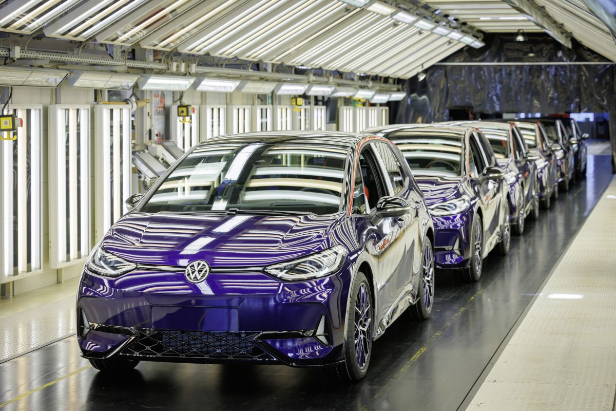 Volkswagen mulai produksi VW ID.3 GTX FIRE+ICE edisi terbatas