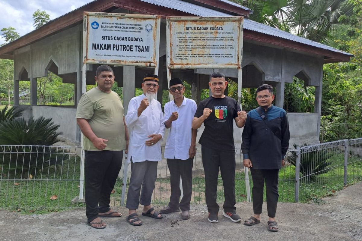 Pemerhati sejarah berang situs makam istri Sultan Iskandar Muda di Pidie tak terurus