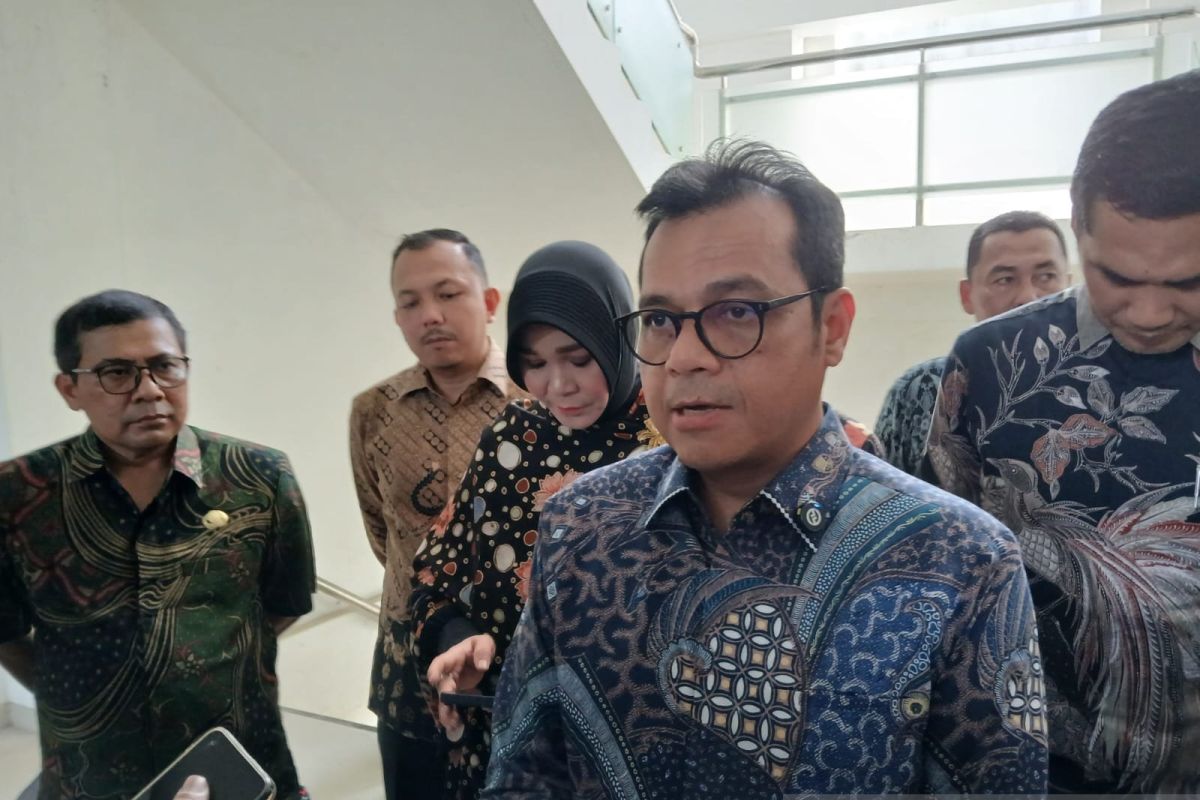 Wamen Komdigi Nezar Patria imbau pengguna medsos tak melakukan doxing