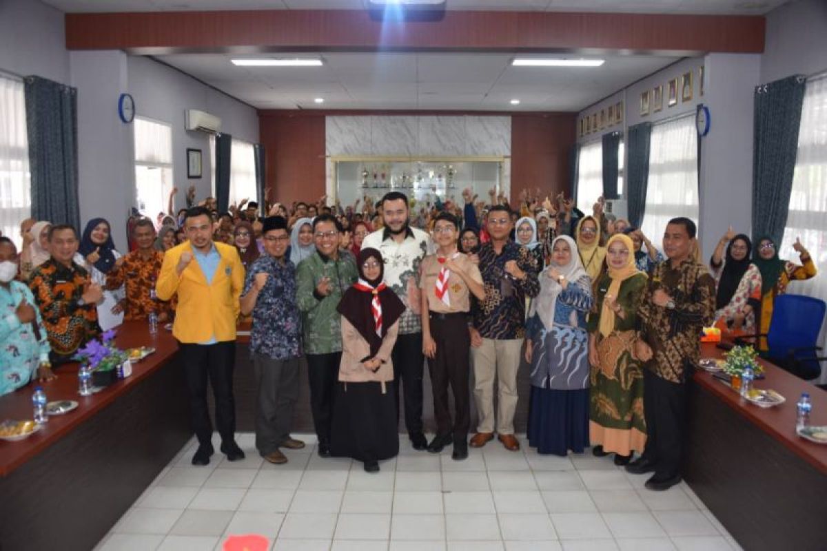 Perluas jangkauan Progul Padang Juara, Wako Fadly Amran lepas mahasiswa RPL Pendidikan Guru PAUD