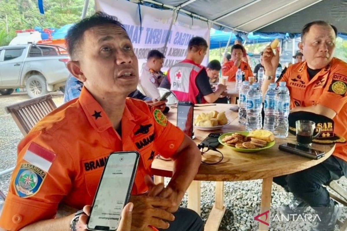 Tim SAR berhasil kumpulkan 8 jasad korban heli jatuh di hutan Kalsel