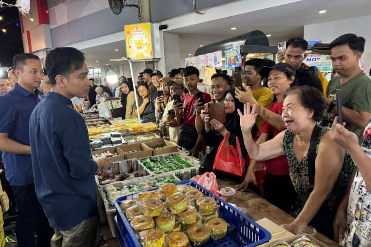 VP Gibran visits Senen Market to ensure post-riot stability