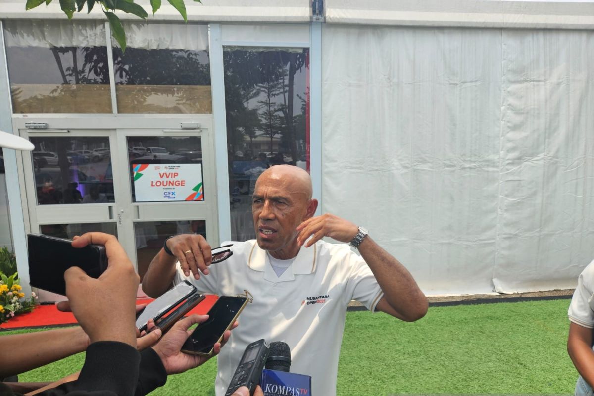 Simon Tahamata kritik keputusan mainkan laga timnas di luar Jakarta