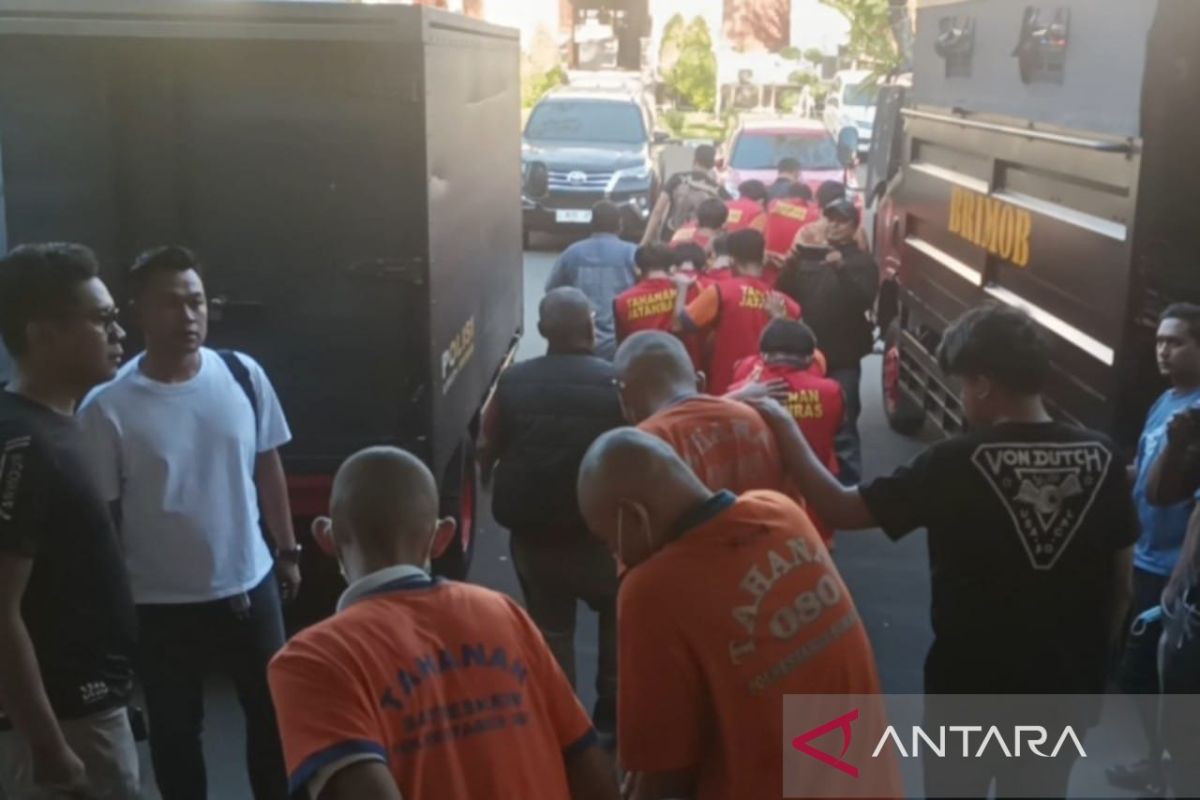 Police name 42 suspects for inciting last week's riots in Surabaya