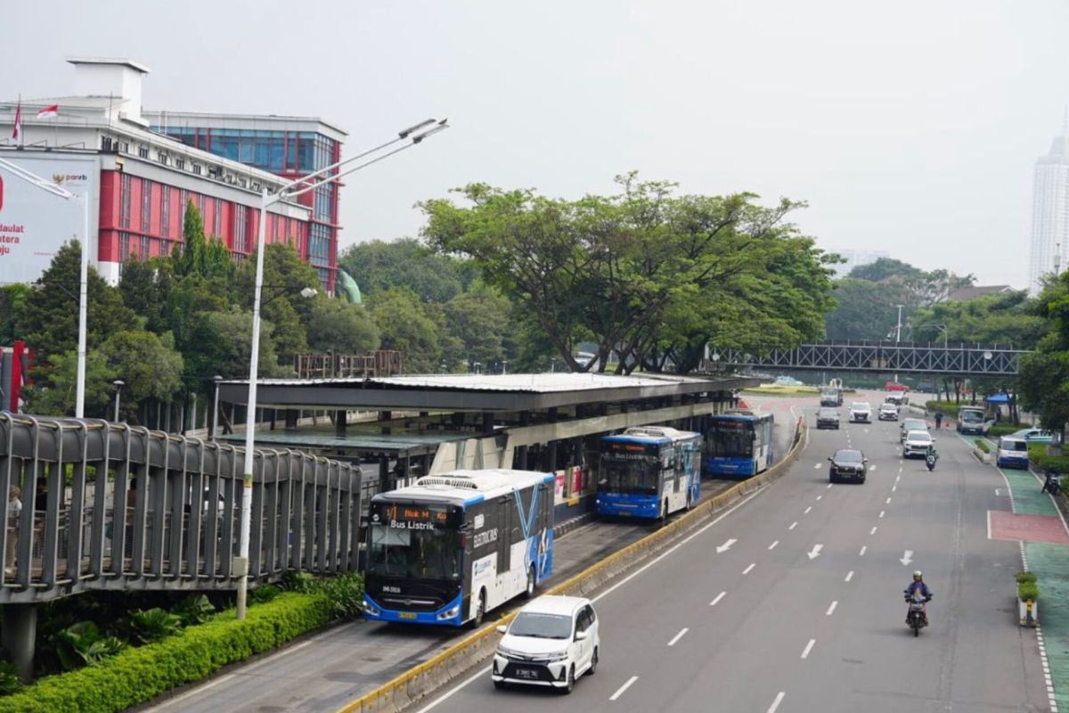 TransJakarta resumes operation at Bundaran Senayan bus stop