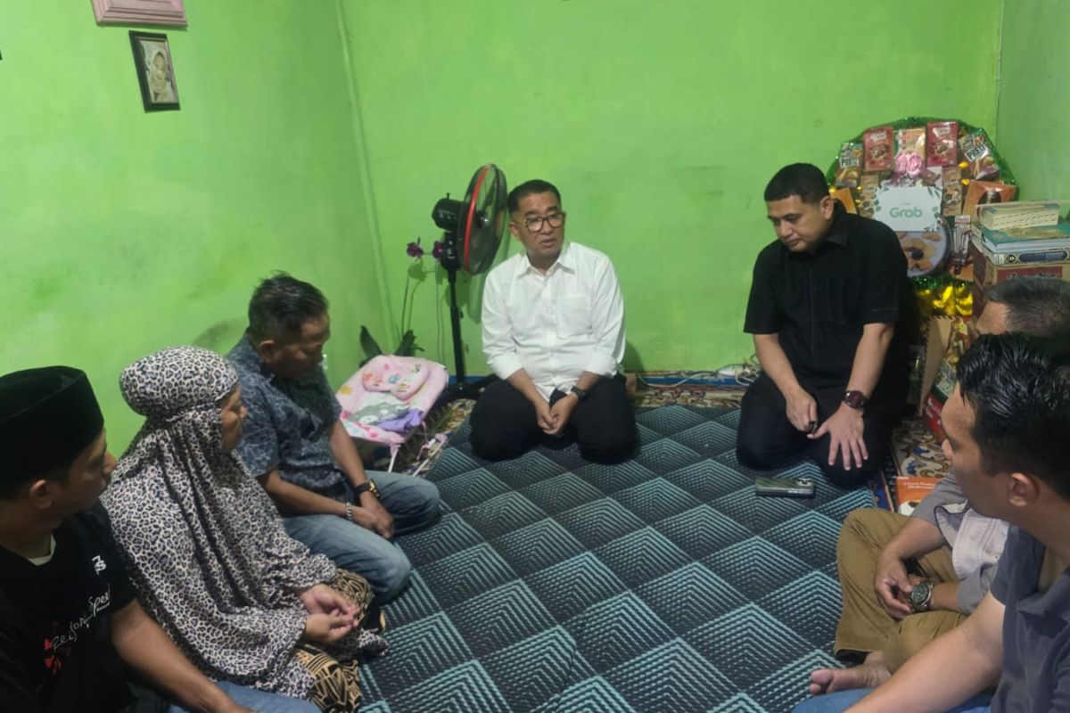 Pejabat Kemendagri ke rumah duka dan RS korban demonstrasi di Makassar