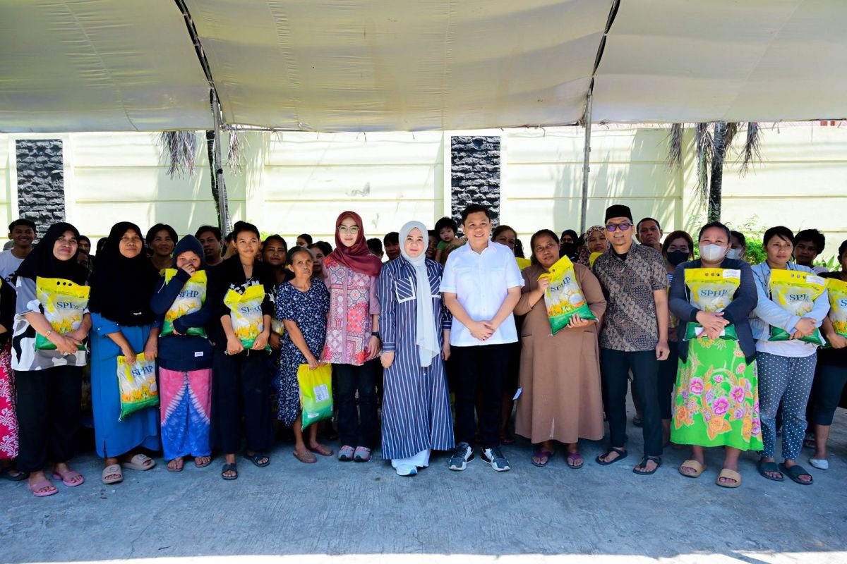 Wagub dan DPRD Sulsel salurkan beras kepada warga terdampak kebakaran