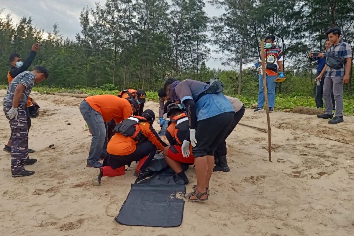 Jenazah penumpang kapal ditemukan terdampar di pantai Seruyan