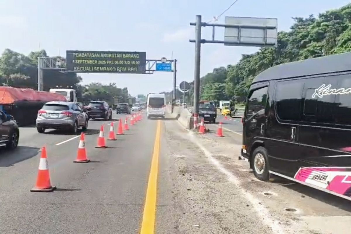 Jasamarga terapkan "contraflow" Tol Jakarta-Cikampek mulai Jumat pagi