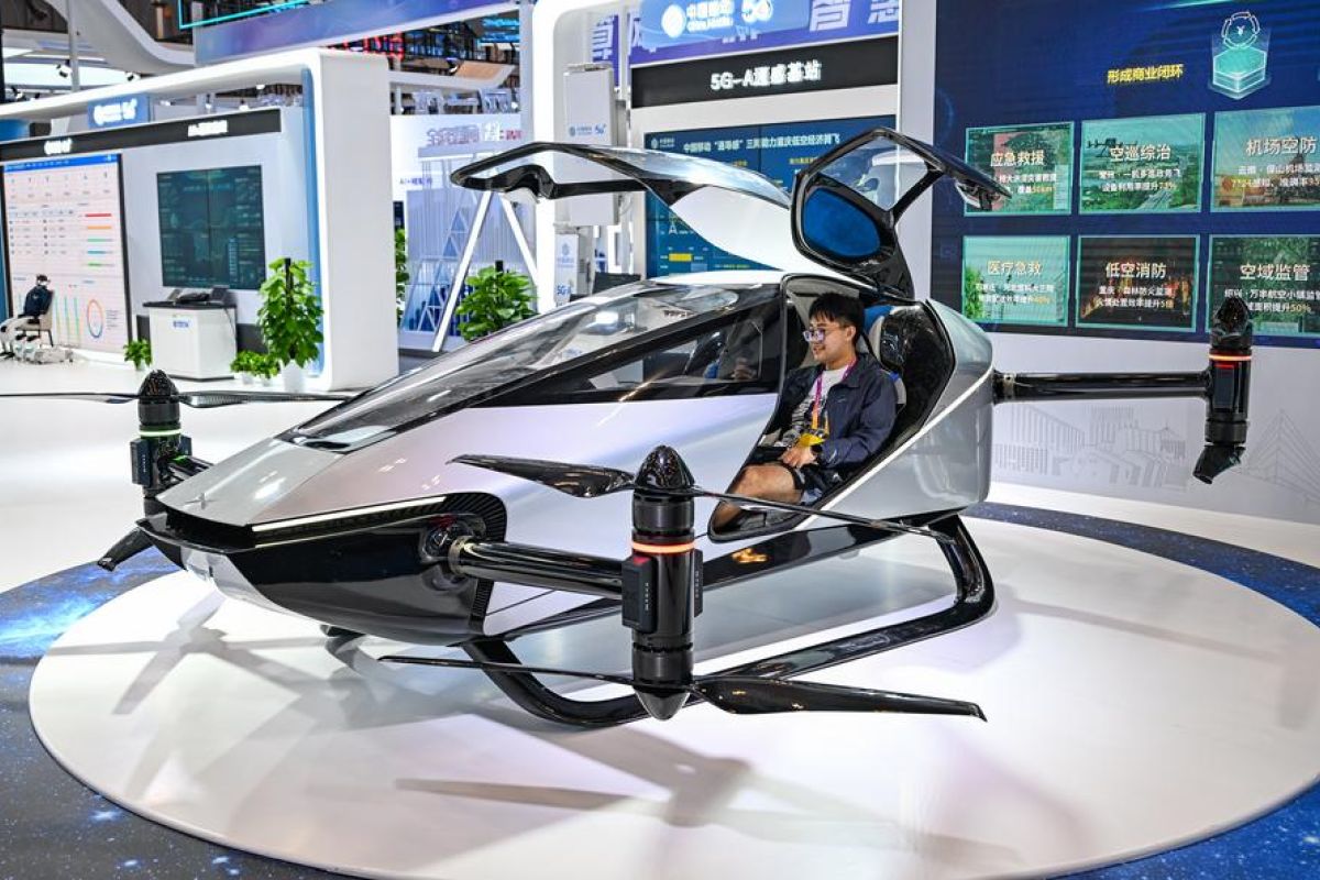 Pameran industri cerdas di Chongqing tampilkan inovasi robot-kendaraan