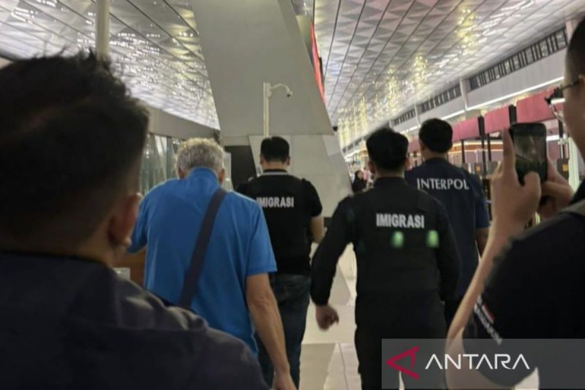 Indonesia deports Moroccan national wanted for violent crimes
