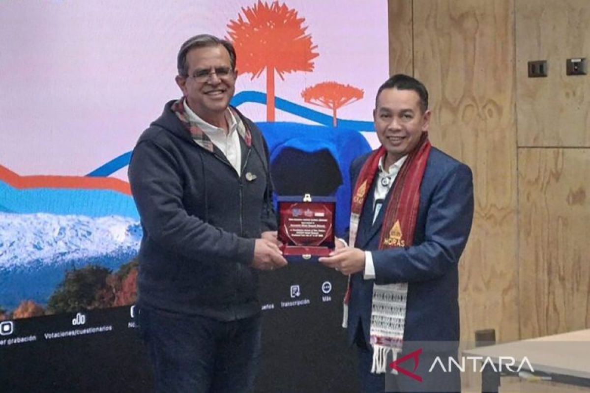 Geopark Kaldera Toba terima kartu hijau UNESCO Global Geopark