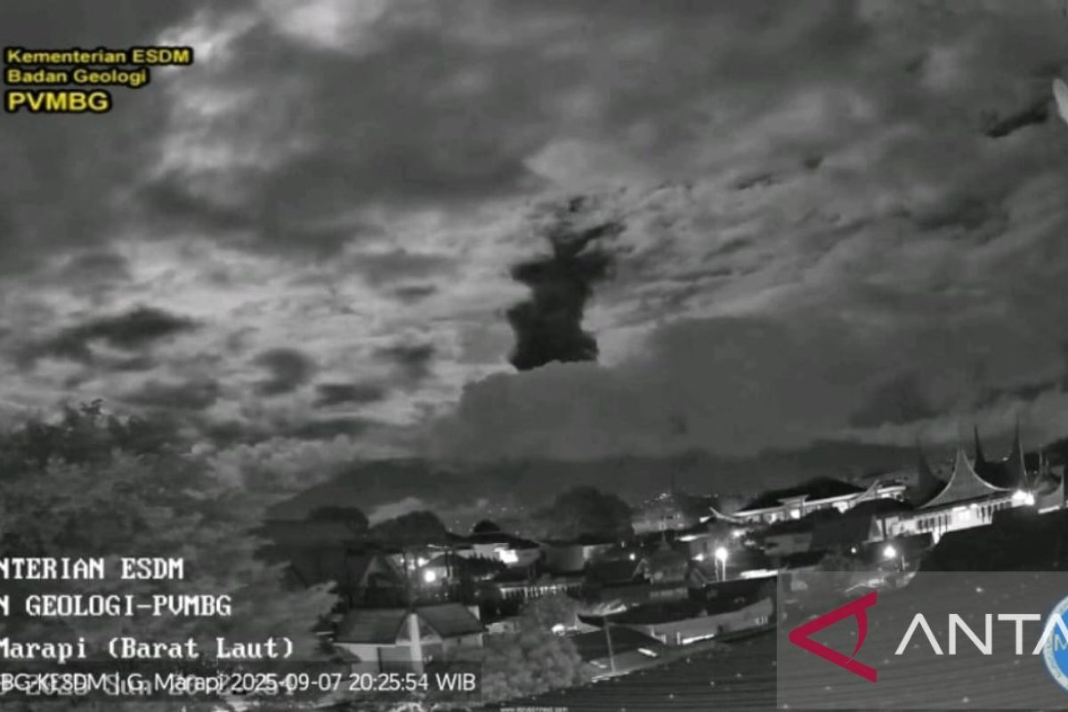Erupsi Marapi semburkan abu vulkanik setinggi 1.200 meter