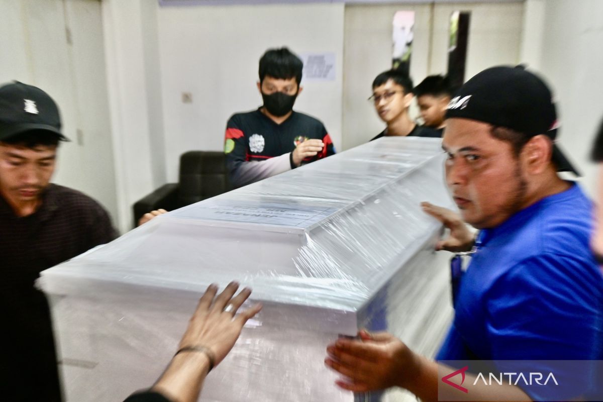Tim DVI lepas kepulangan tiga jenazah WNA korban heli jatuh di Kalsel