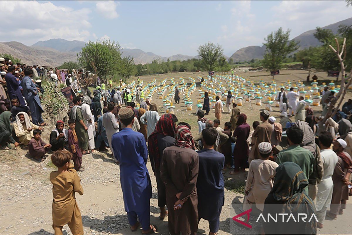 Ratusan pengungsi gempa Afghanistan dipindahkan ke desa tenda