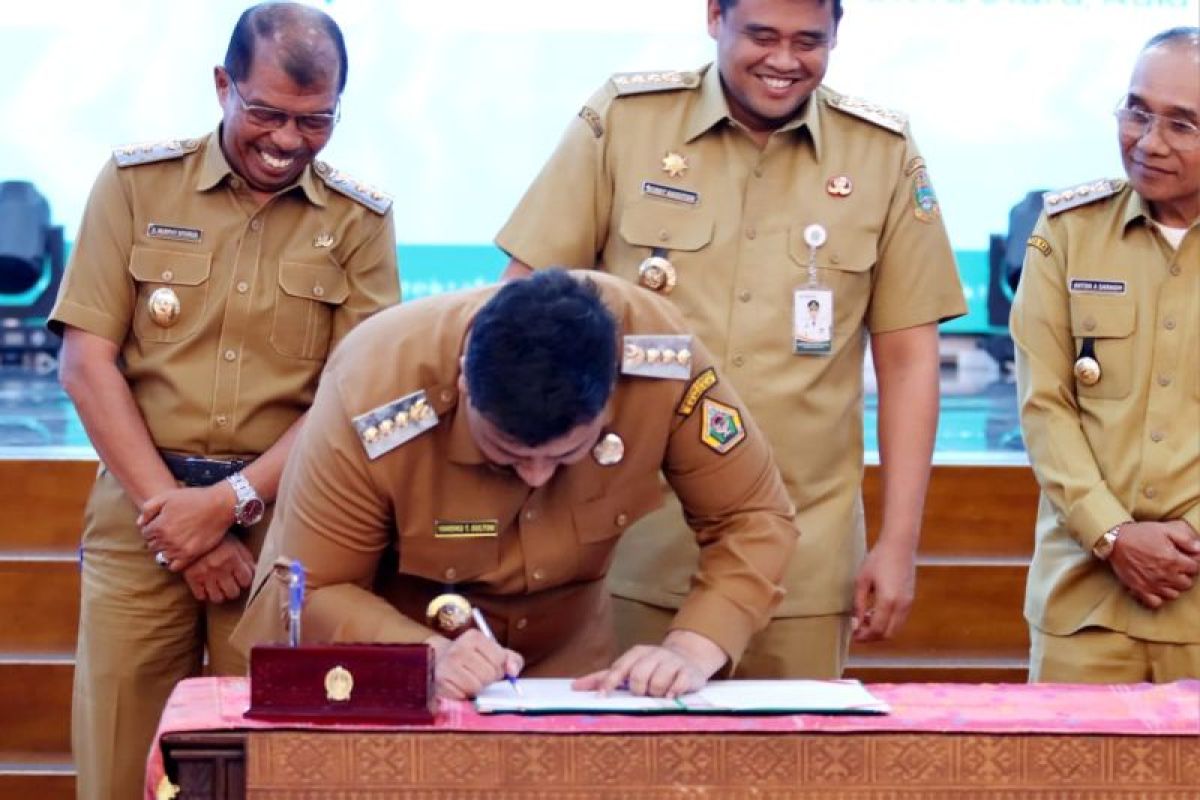 Bupati Samosir apresiasi peran gubernur dalam perolehan Green Card Geopark Kaldera Toba