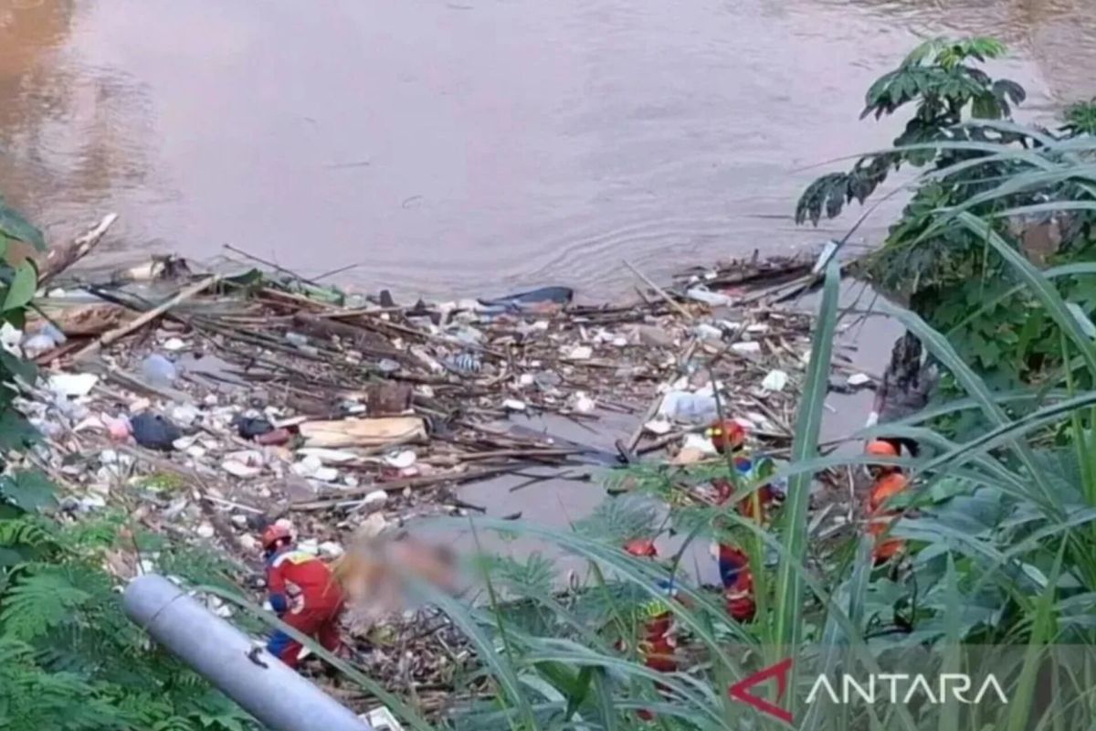 Mayat pegawai Kemendagri yang ditemukan di Ciliwung akibat kecelakaan
