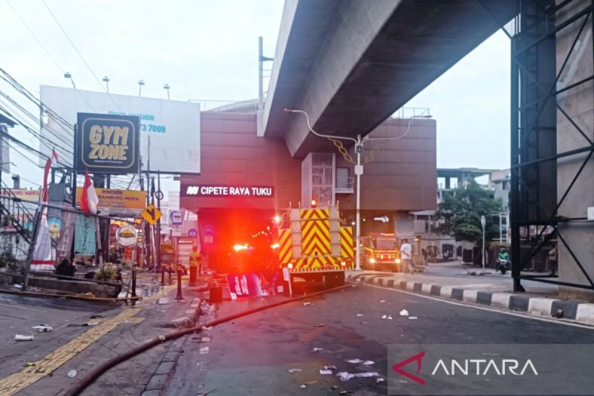 Jalan Fatmawati Stasiun MRT Cipete masih ditutup imbas kebakaran