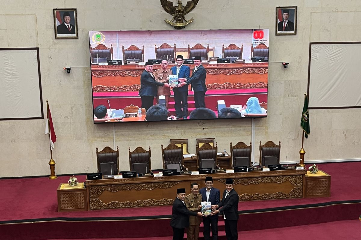 DPRD Batam terima penjelasan Wali Kota terkait ranperda APBD 2026