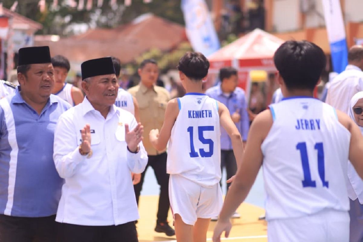 20 Sekolah ramaikan Open Tournament Basket se-Sumbar di SMPN 5 Kota Solok