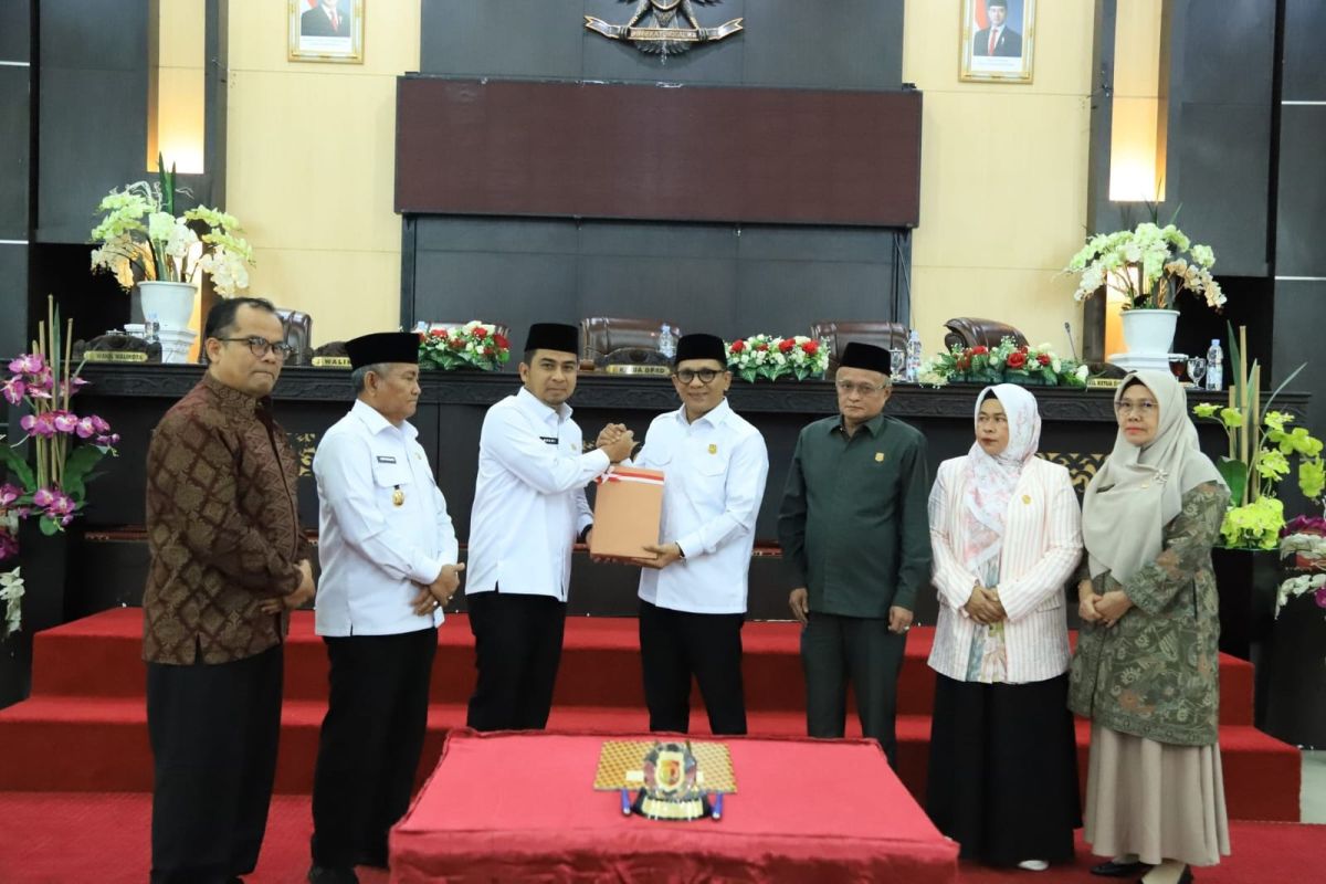Wali Kota Solok Sampaikan Nota Penjelasan Dua Ranperda dalam Rapat Paripurna DPRD