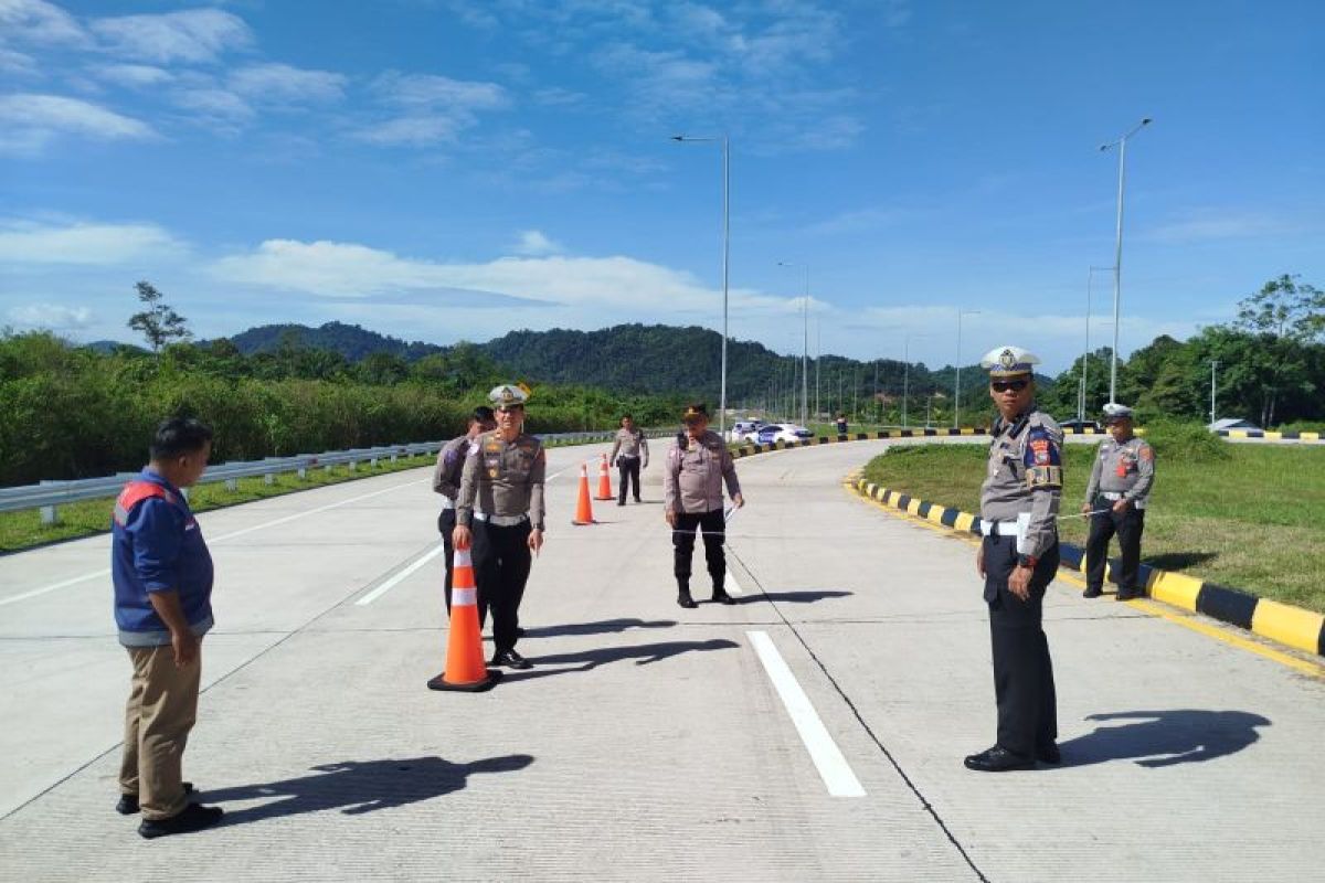 Polres Padang Pariaman olah TKP kecelakaan bus pariwisata ALS