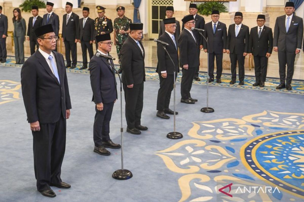 Prabowo resmi lantik empat menteri dan satu wamen dalam reshuffle kabinet