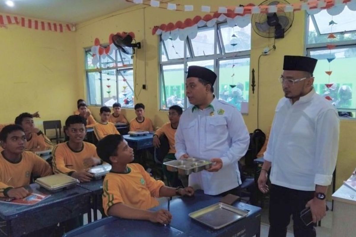Kemenag Batam catat 3.125 siswa madrasah sudah dilayani program MBG