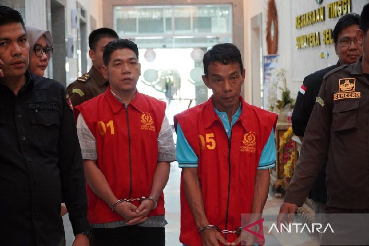 Berkas lengkap, dua tersangka OTT Forum Kades Lahat dilimpahkan ke jaksa