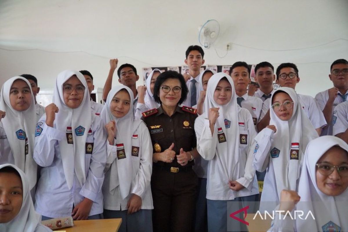 Kejati Sumbar tanamkan nilai antikorupsi lewat "Jaksa Mengajar"