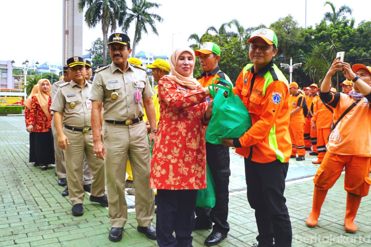 DWP Jaksel berikan bantuan sembako kepada pasukan "pelangi"