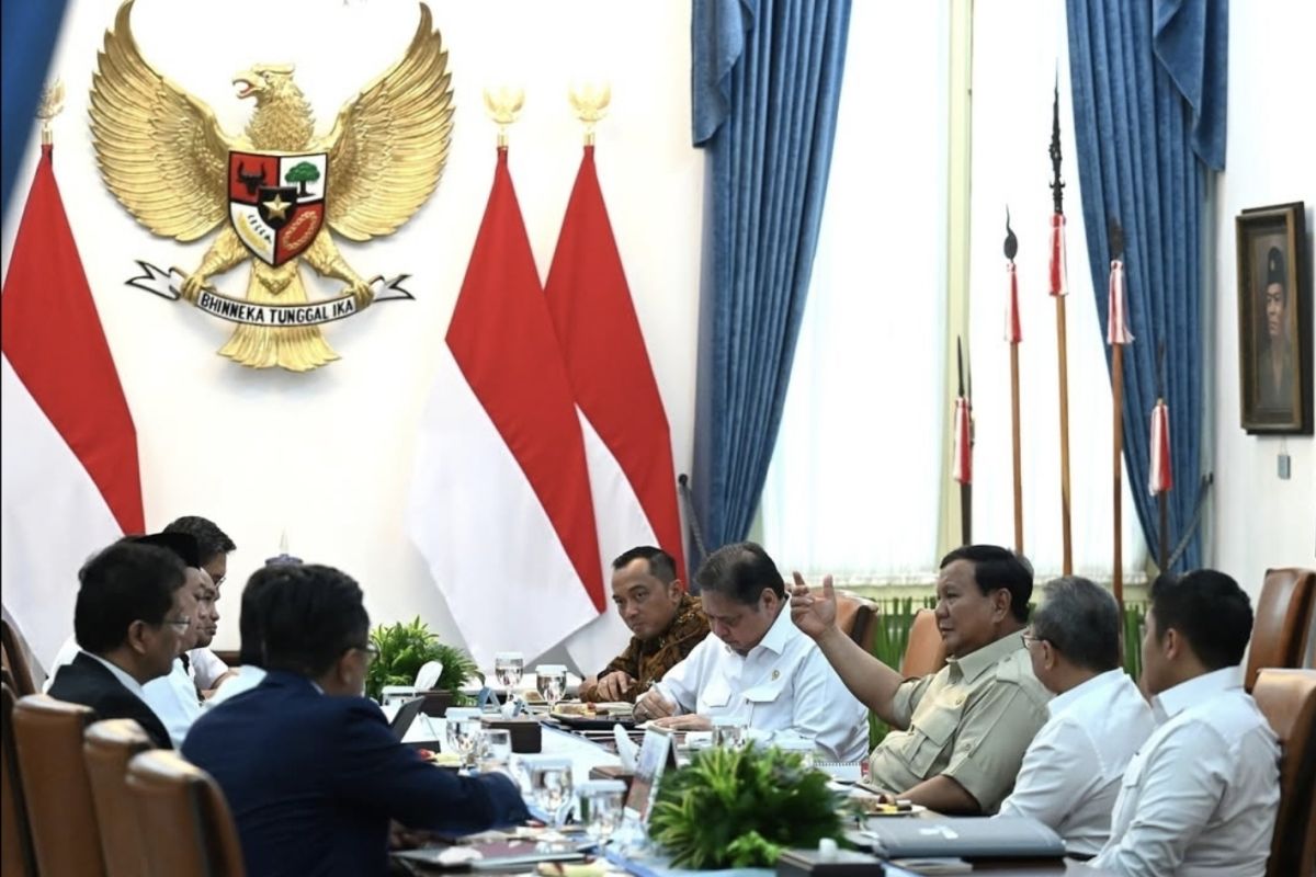 Seskab Teddy beberkan strategi cepat serap jutaan pekerja